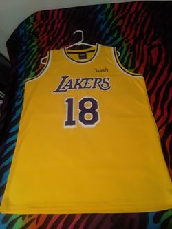 New Lakers Jersey XL