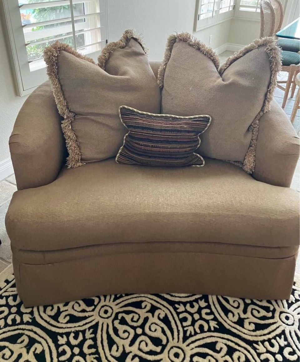 Cozy Chairs/Oversized LoveSeat 1 chair ($60) 2 ($100), 3 ($140) or all 4 ($220)  with pillows  (Wool Rug sold separately)  
