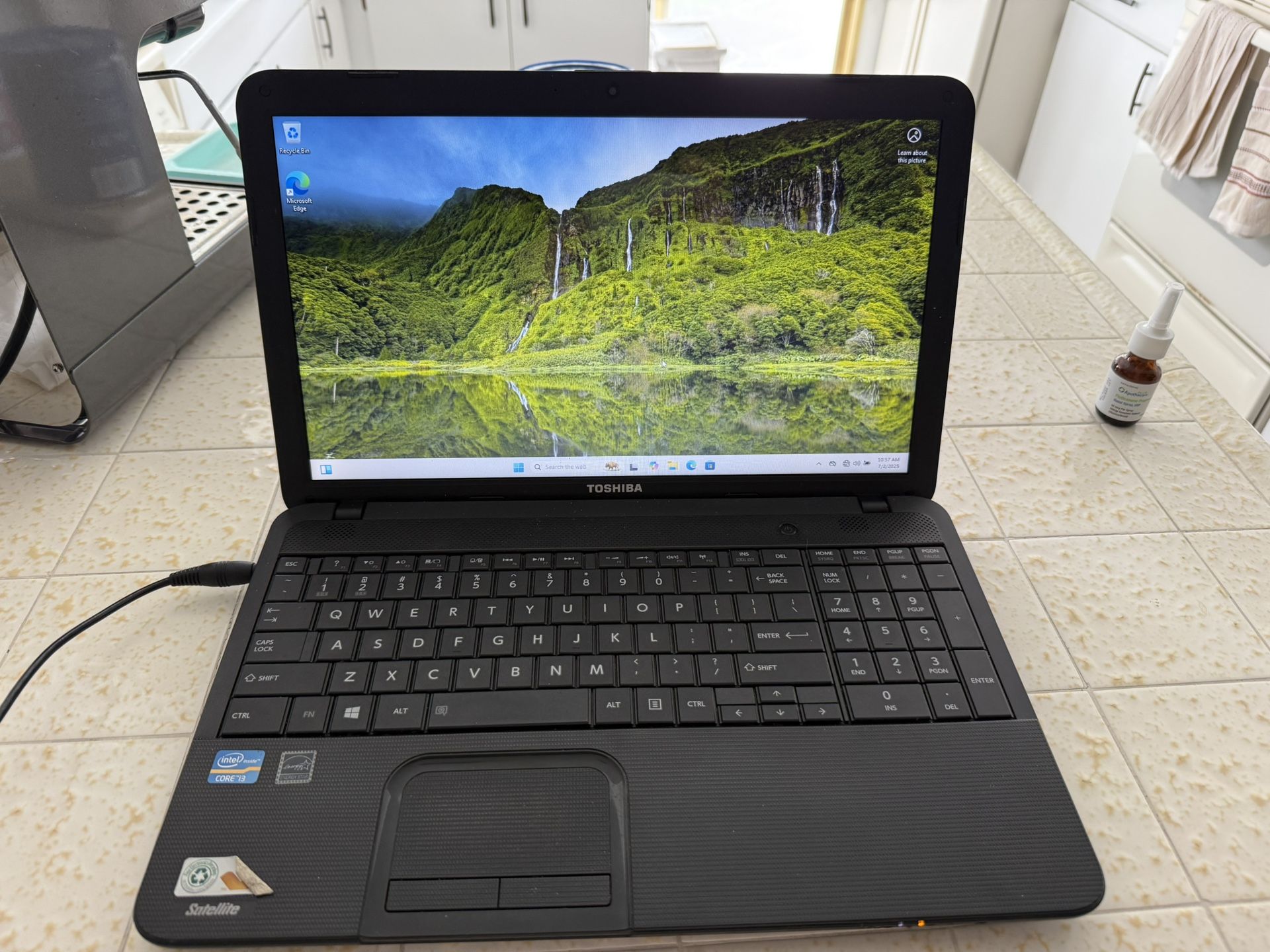 Toshiba c855-s5308 laptop 4GB RAM intel core I3 128GB SSD