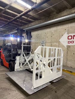 TOYOTA 8FGCU25 forklift for sale, 5500 lb,3 stage, reach carriage EXCELLENT