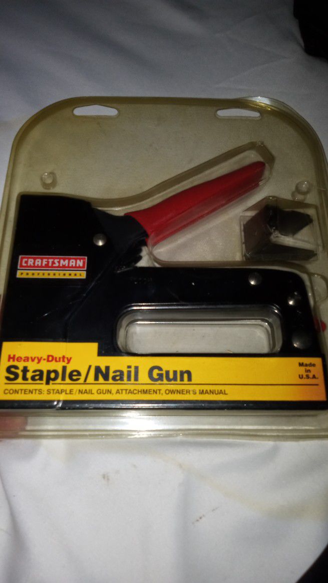 Craftsman Usa 27227 Professional Easy Squeeze Heavy Duty Staple/ Nail Gun. Never used still in the package


