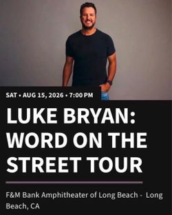 Luke Bryan with Lanie Gardner, Lauren Watkins and Randall King