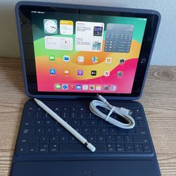 Apple iPad 7th Generation 32GB With Logitech Keyboard case , Pencil & charger 
