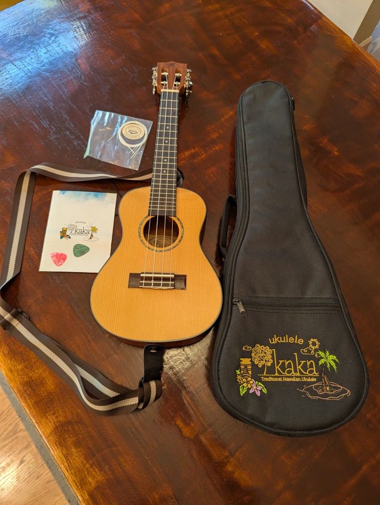 πΆ Kaka Traditional Hawaiian Ukulele Set β LIKE NEW!