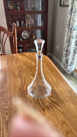 Clear Glass Wine Decanter with Stopper