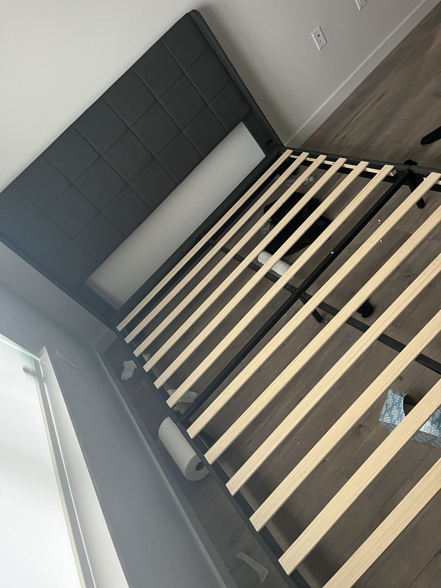 Queen Size Tuffed Bed