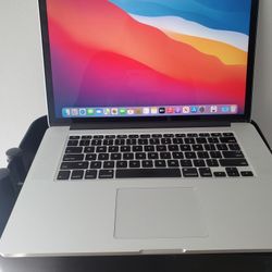MacBook Pro 2015 i7 16GB MEMORY 500GB SSD