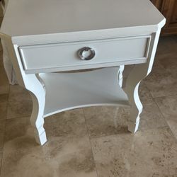 Safavieh White Nightstand/Side Table With One Drawer And Bottom Shelf