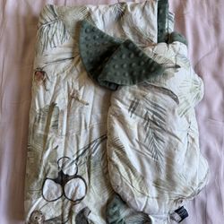 La Millou kids green blanket and pillow set