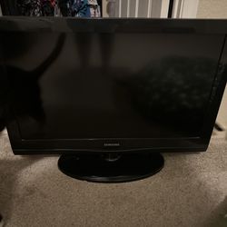 Samsung 32 Inch TV APPLE TV INCLUDED!!!