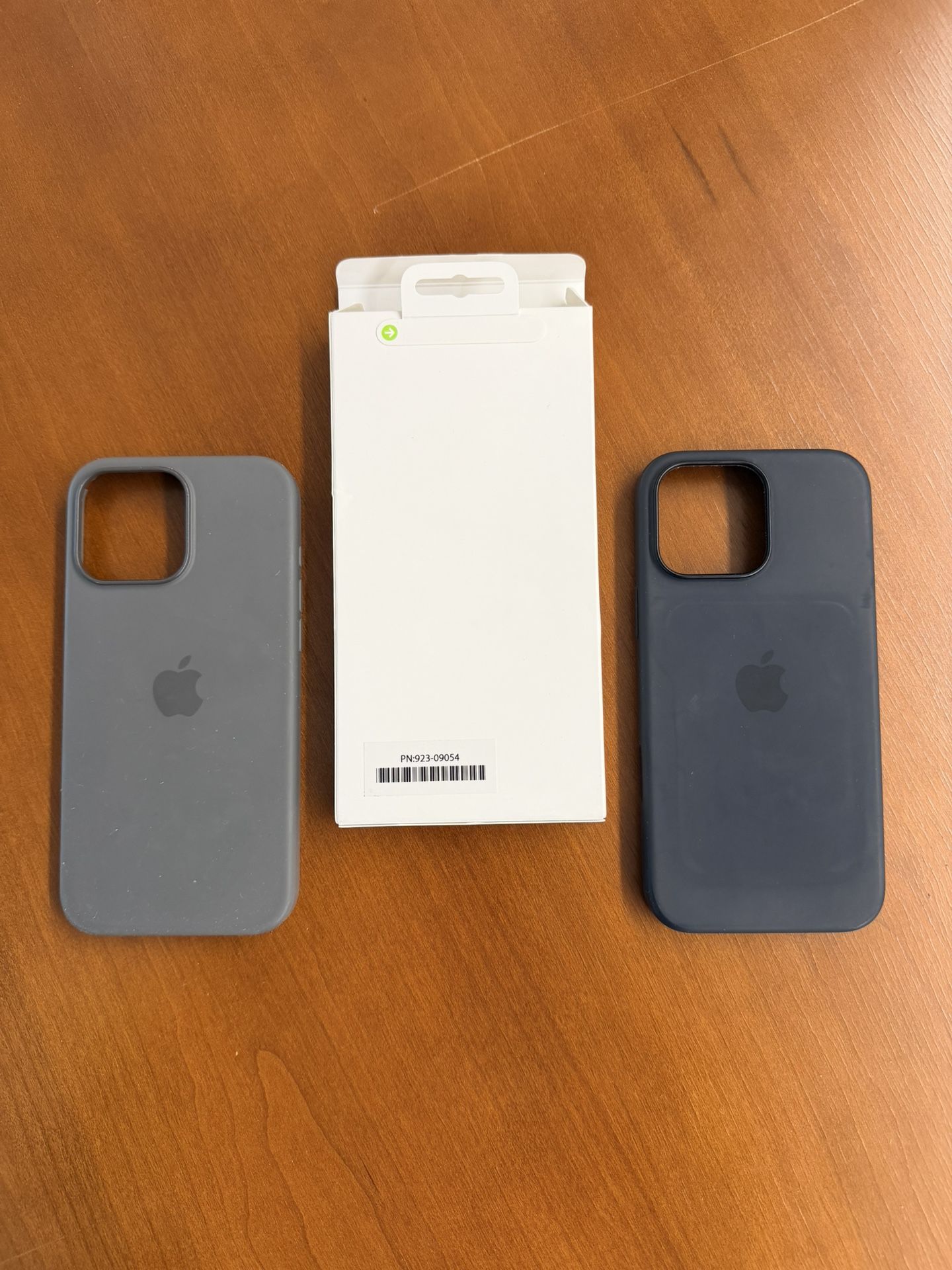 iPhone 16 Pro Max original Apple Meg safe silicone case in Palatine/Glenview $30 OBO