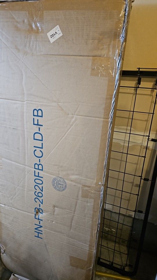 Hanleys Crib that extends to toddler bed 