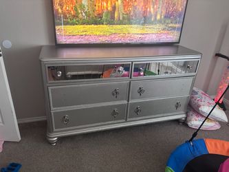 Used Queen bed set