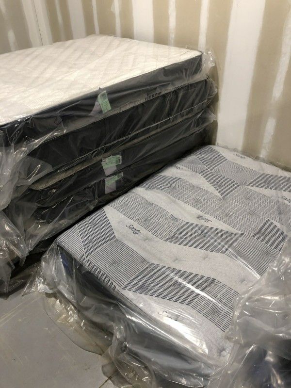 MATTRESS CLOSEOUT! Queen & King