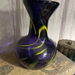Beautiful purple and yellow swirl hand blown glass vase 🏺 💜💛💜💛 i