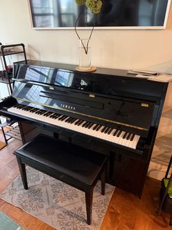 Yamaha b1 Piano