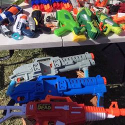 Bonche Grande De Nerf Guns And Assorted