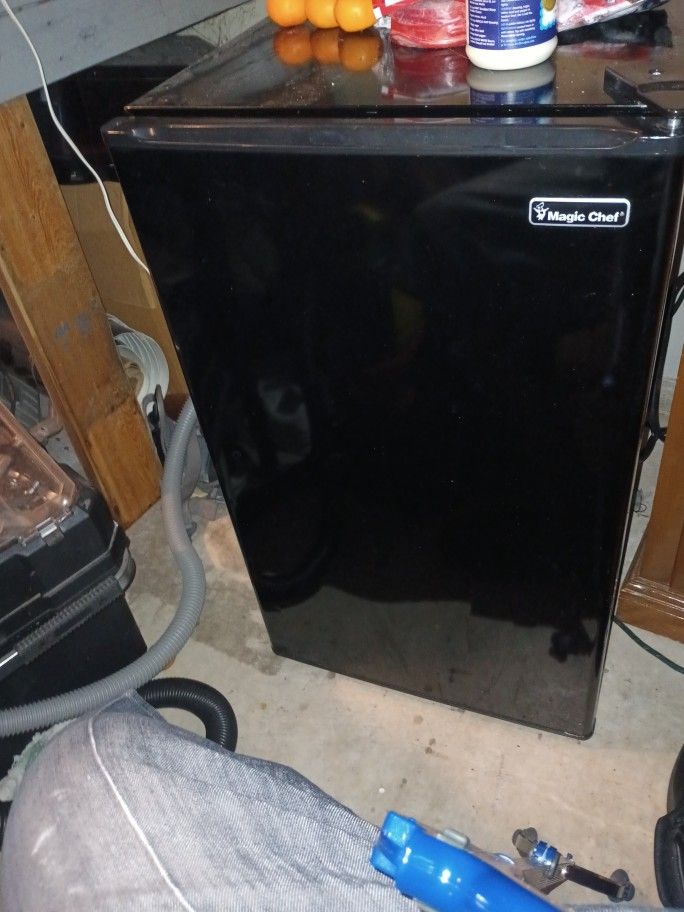 Mini Fridge 