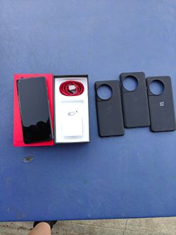 Factory Unlocked OnePlus 11 + Accessories