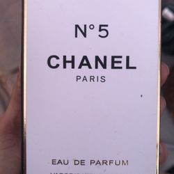 No.5 Chanel Paris