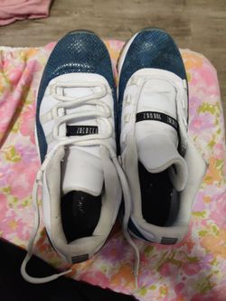 Jordan 11 retro low navy snakeskin