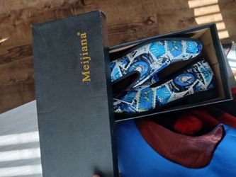 Shoes size 8