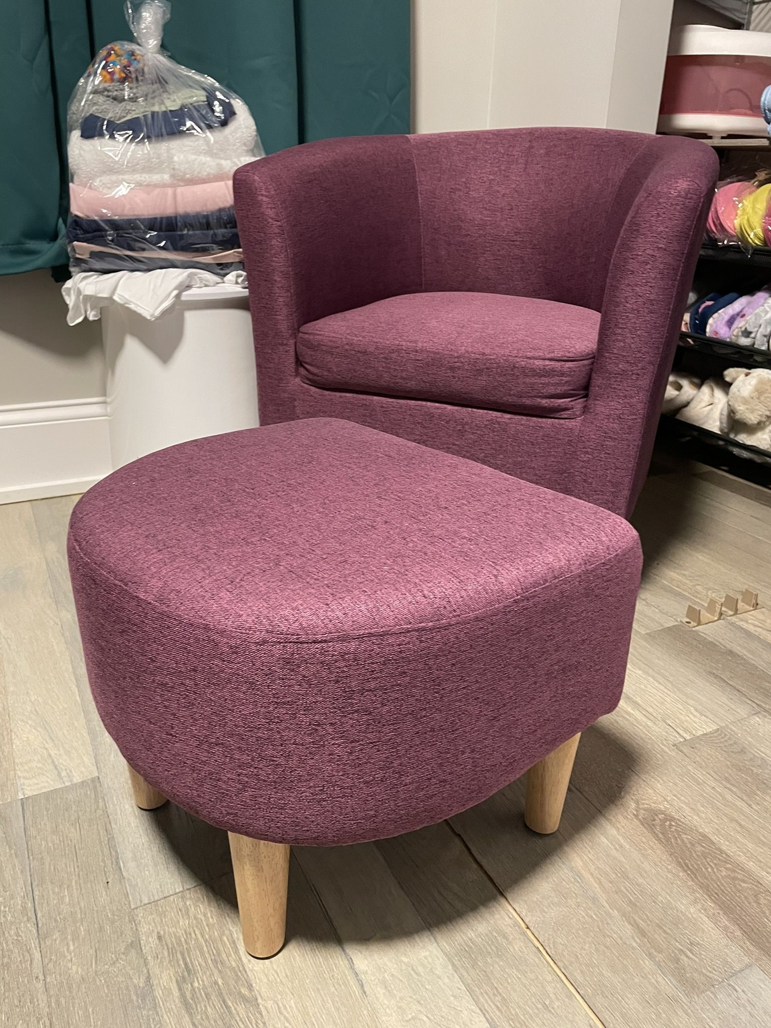 Barrel Chair with Ottoman