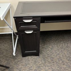 New Office desk and chair