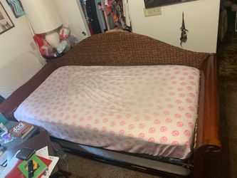 Twin day bed & trundle