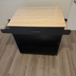 Portable kitchen Island 