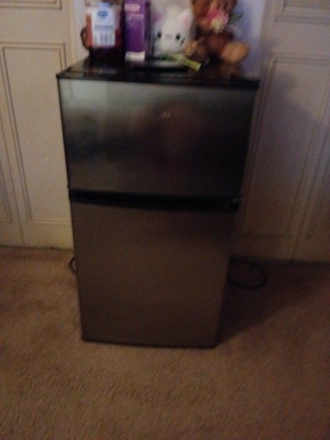 Minie Fridge With Freezer 1 Year old 75 Or Best Offer