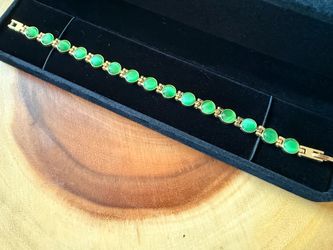 Gold Tone Green Cat's Eye Bracelet