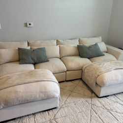 4 Seater Couch With 2 Ottomans 