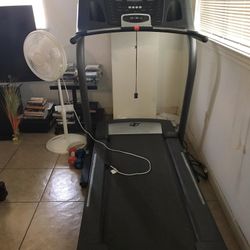 Nordic Track Thread Mill  Like New. Great Condition