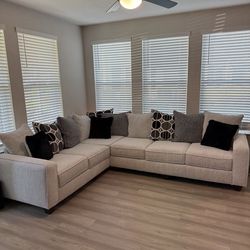 New 2pc Sectional $1,000 Light grey 13 pillows