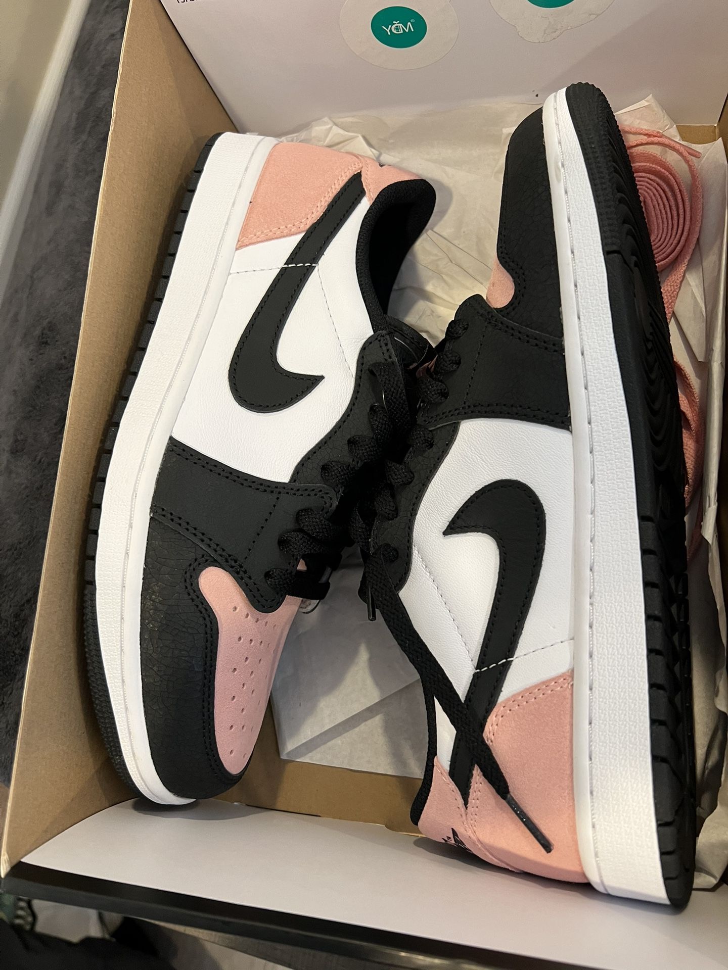 Jordan 1 Low Bleached Coral 9.5 Men