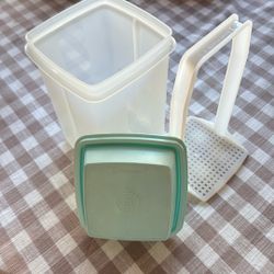 Tupperware Pickle Keeper 