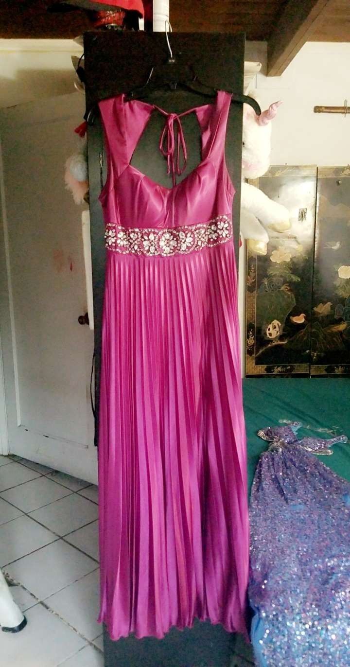 B. Darlin Prom Dress - Size 9/10