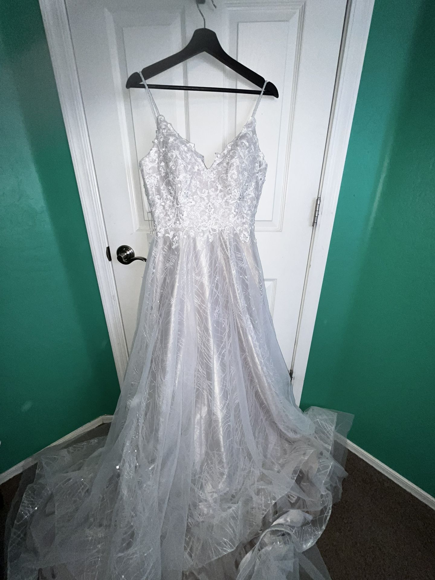 Royal Elegance Wedding Dress