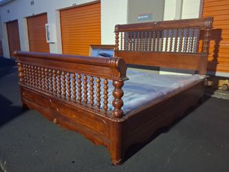 Kng Sz Bd Frm With Base Good Condition