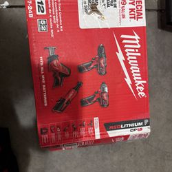 Milwaukee M12 12V Lithium-Ion Cordless Combo Kit (4-Tool) w/(2) 1.5Ah Batteries, (1) Charger, (1) Tool Bag