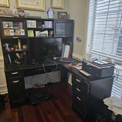 Computer Desk W/Hutch