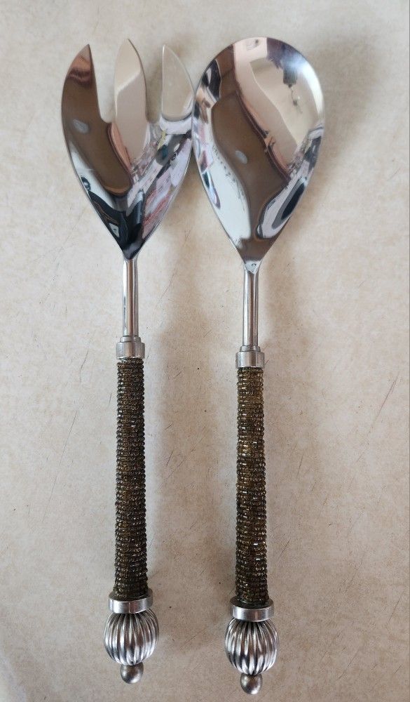 Set of 2 Beaded Servers