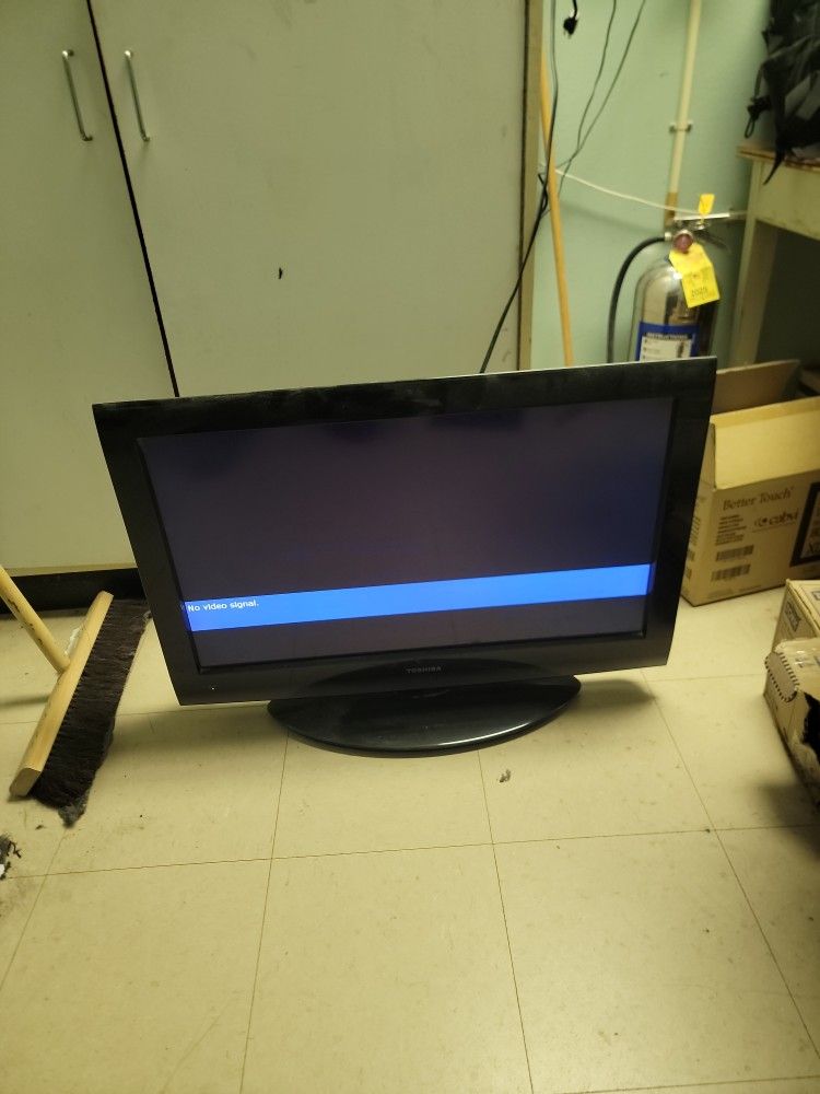Toshiba 32 Inch TV With Remote