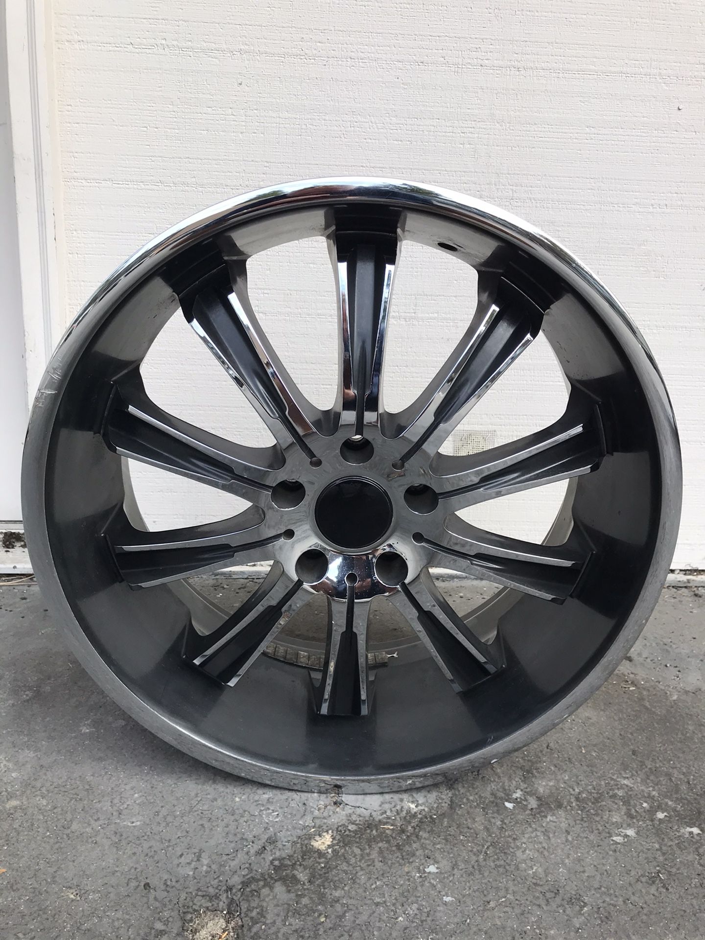 Motiv 20 x 8.5 wheels off Range Rover SC