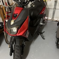 149 CC Motor Scooter 1500.00 (JIAJUE)