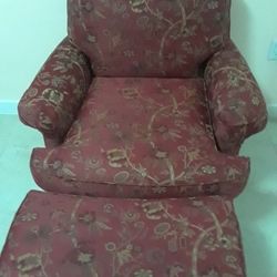 Chair Más Ottoman