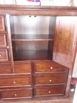 Ashleys Armoire