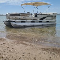 2001 Sun tracker Regency party barge