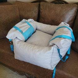 Dog Bed. Can Be Used In Car. Car Seat, Belts In. Soft Washablefabric. Excellent Condition. 